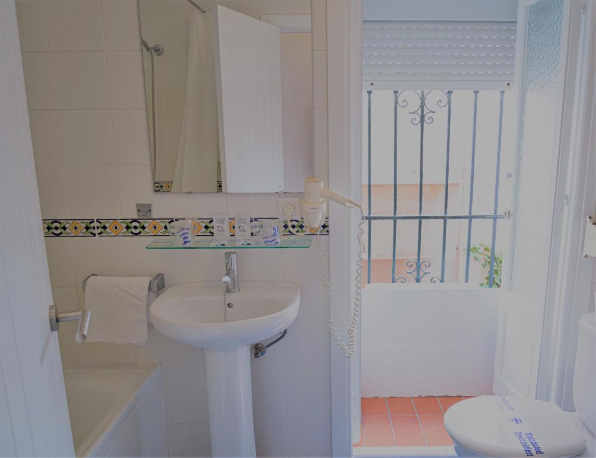 Hostal La Calzada Тарифа Экстерьер фото