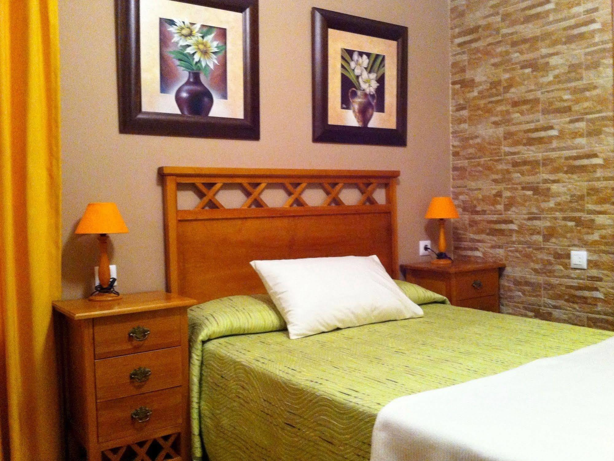 Hostal La Calzada Тарифа Экстерьер фото
