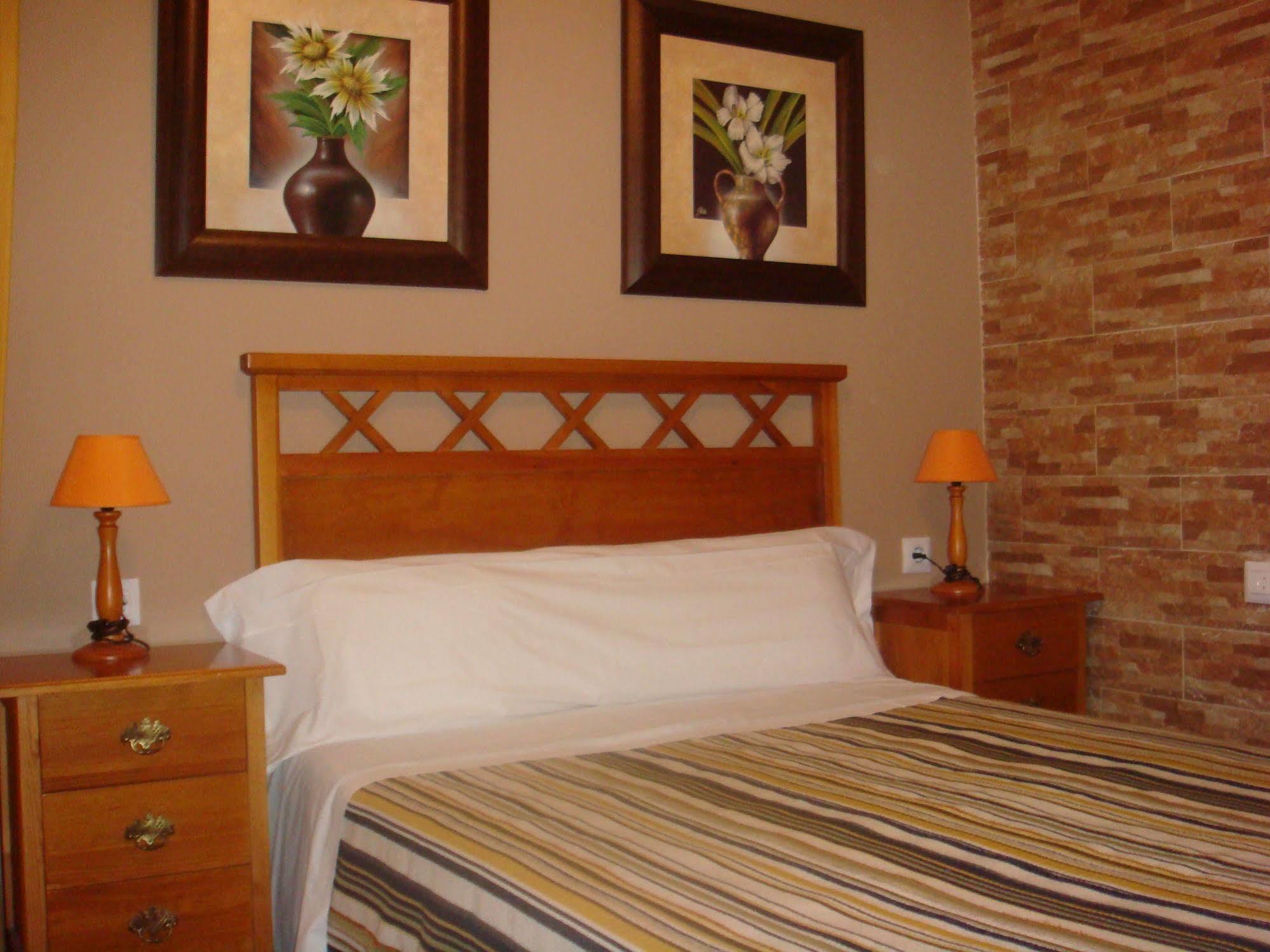 Hostal La Calzada Тарифа Экстерьер фото