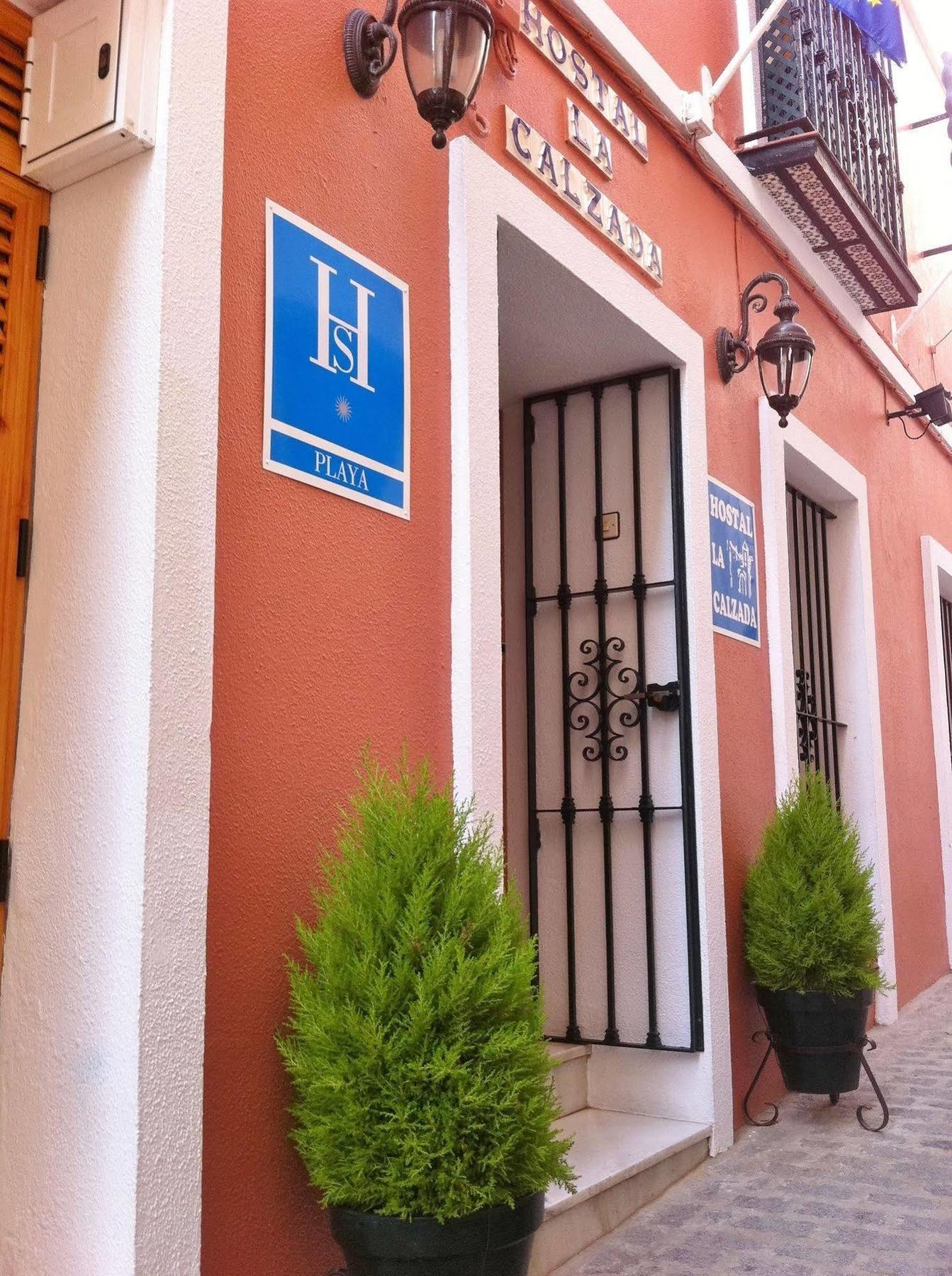 Hostal La Calzada Тарифа Экстерьер фото